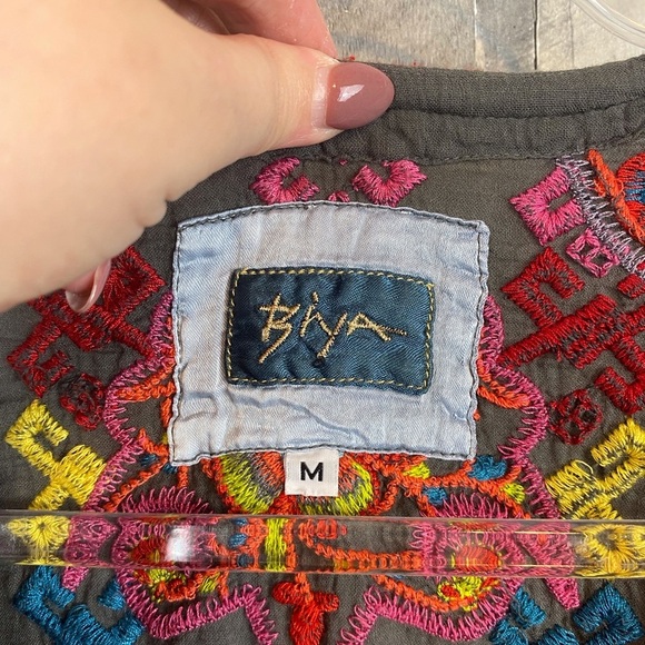 Johnny Was Biya Embroidered Tunic Top in Grey Multicolor Size Medium. - Picture 10 of 12